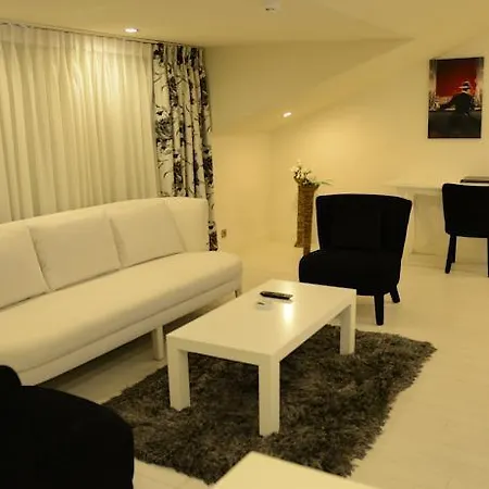 Plaza Hotel 4*